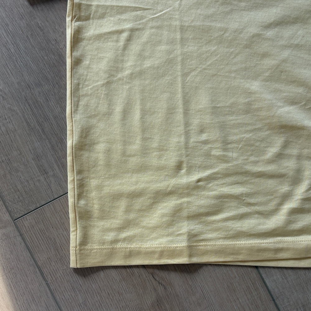 Lacoste women’s Classic Crewneck T-Shirt in butter Yellow - Picture 5 of 6